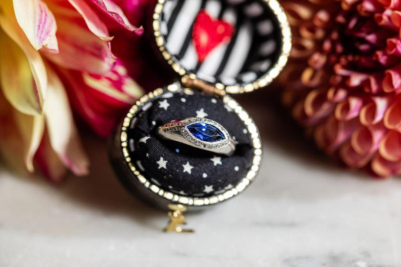 Oval Sapphire & diamond ring in white gold